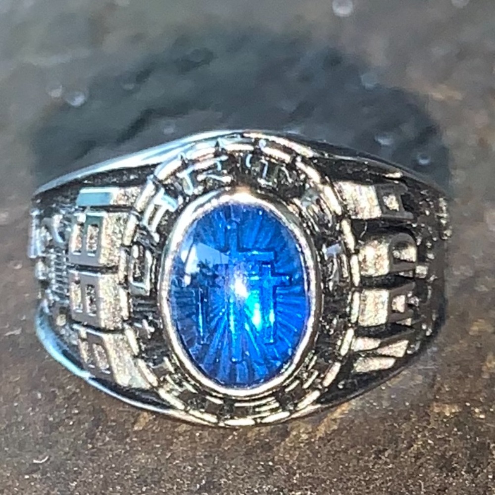 Silver and Blue Filigree Ring with Vintage Design